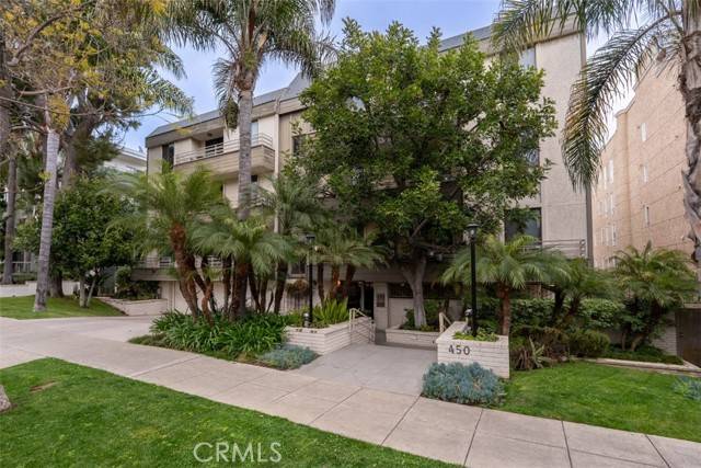 Beverly Hills, CA 90210,450 N Oakhurst Drive #304