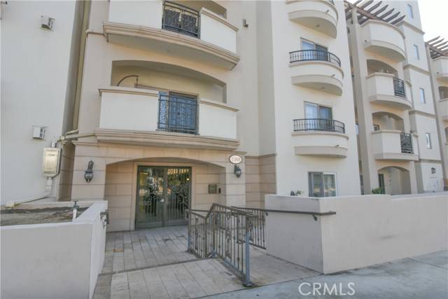 Los Angeles, CA 90049,11848 Kiowa Avenue #106