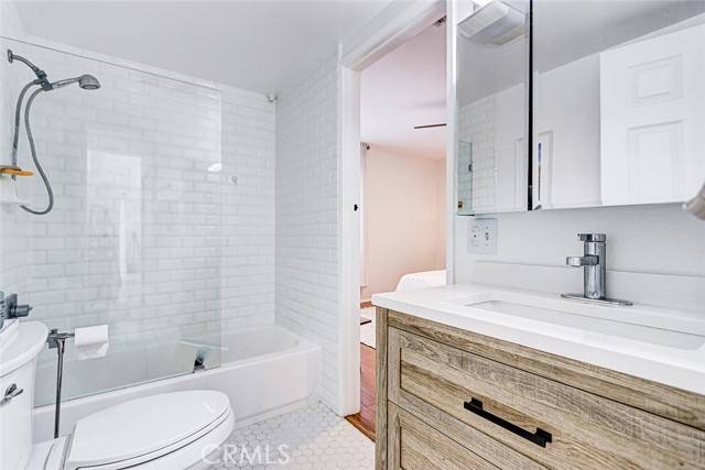 Inglewood, CA 90302,888 W Beach Avenue #1
