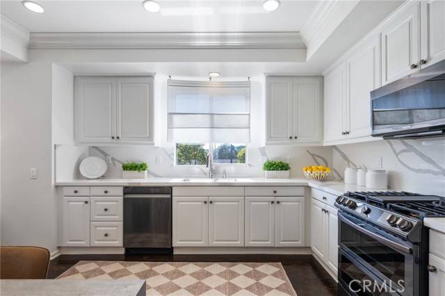 Hawthorne, CA 90250,5547 Strand #101