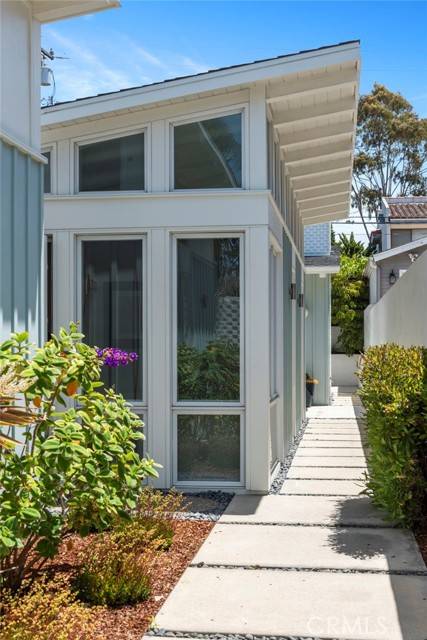 Manhattan Beach, CA 90266,2412 John Street