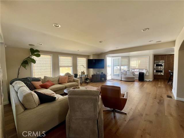 Hermosa Beach, CA 90254,2127 Manhattan Ave