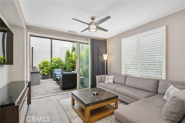 Hawthorne, CA 90250,5371 Pacific Terrace