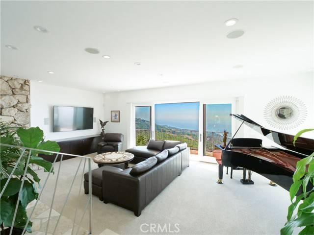 Rancho Palos Verdes, CA 90275,43 Oceanaire Drive