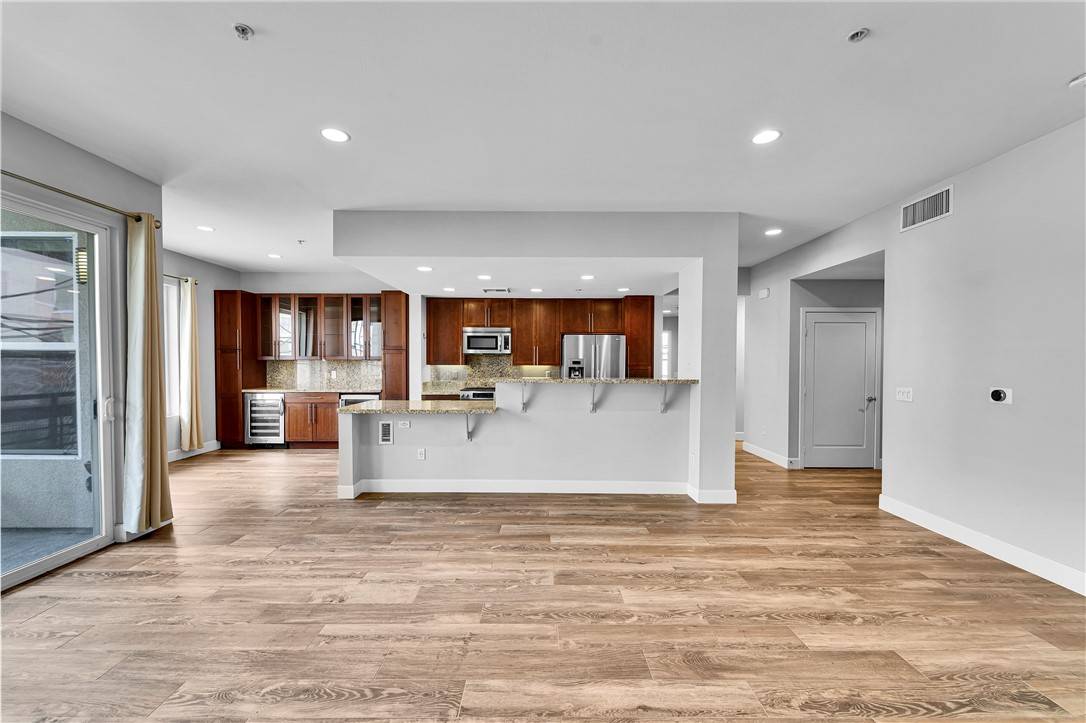 Long Beach, CA 90802,300 E 4th Street #204