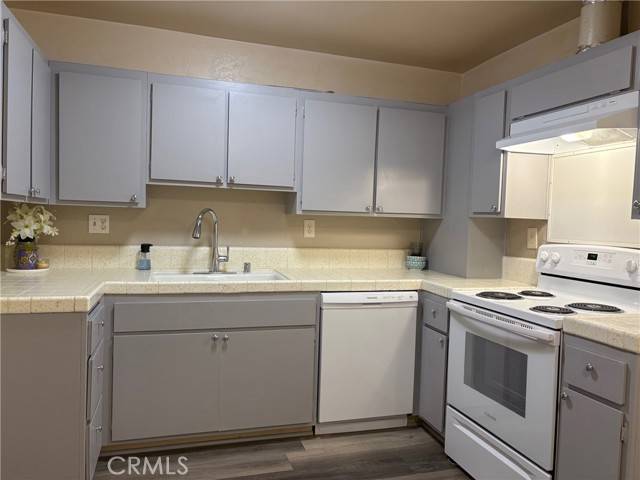 Redondo Beach, CA 90278,2706 Voorhees Avenue #4