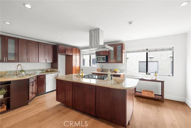 Redondo Beach, CA 90278,1832 Rockefeller Lane #4