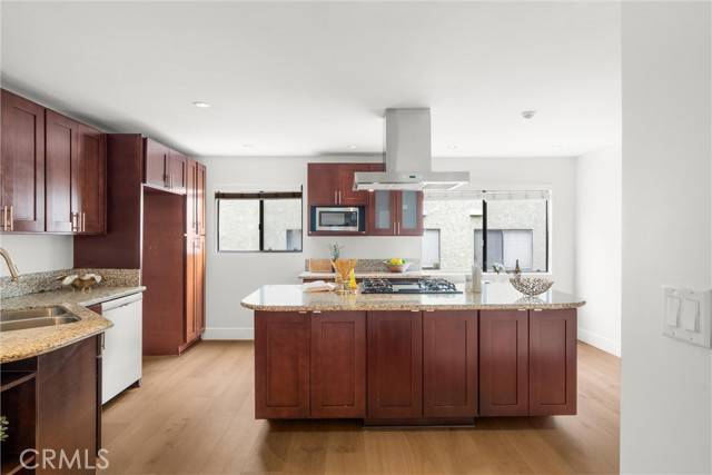Redondo Beach, CA 90278,1832 Rockefeller Lane #4