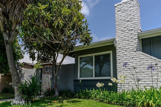 Huntington Beach, CA 92647,17132 Emerald Lane