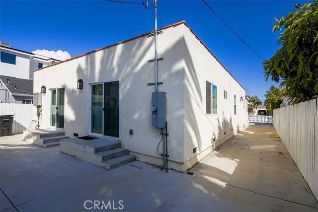 Los Angeles, CA 90016,2131 S Cloverdale Avenue