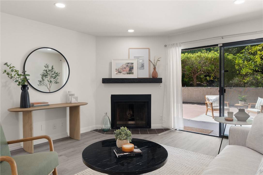 Los Angeles, CA 90042,4210 Via Arbolada #105