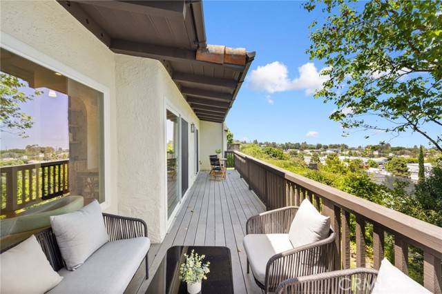 Rolling Hills Estates, CA 90274,45 Oaktree Lane