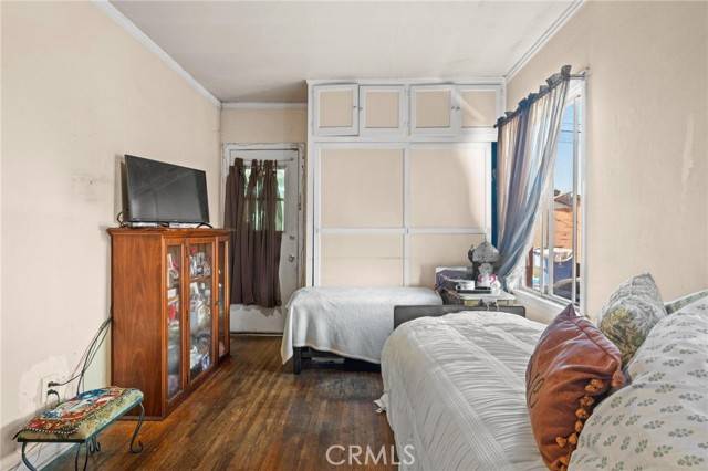 Los Angeles, CA 90047,1636 W 70th Street