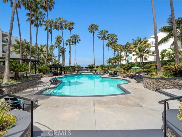 Redondo Beach, CA 90277,694 The Village