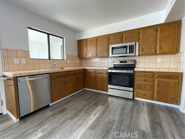 Fresno, CA 93705,1935 W Santa Ana Avenue
