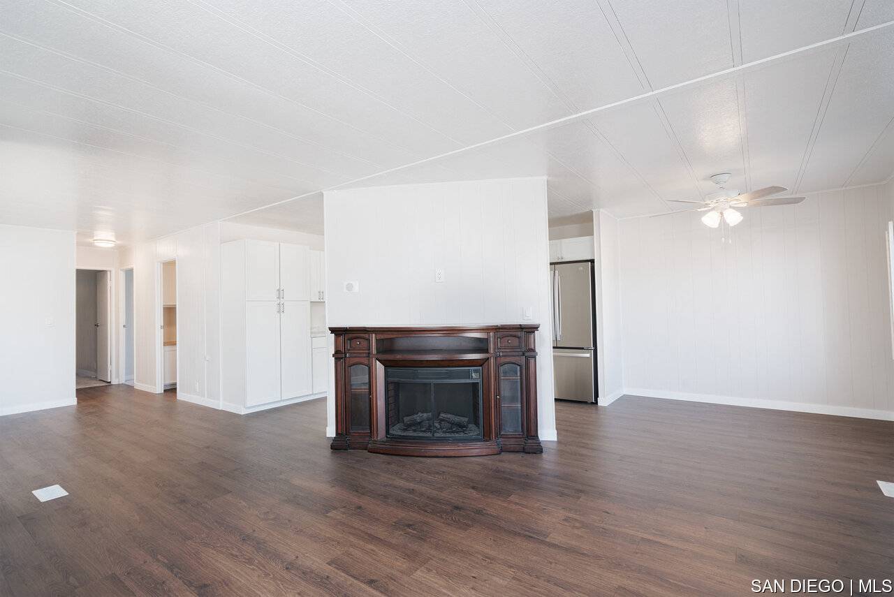 Escondido, CA 92027,211 N Citrus AVE #SPC 237