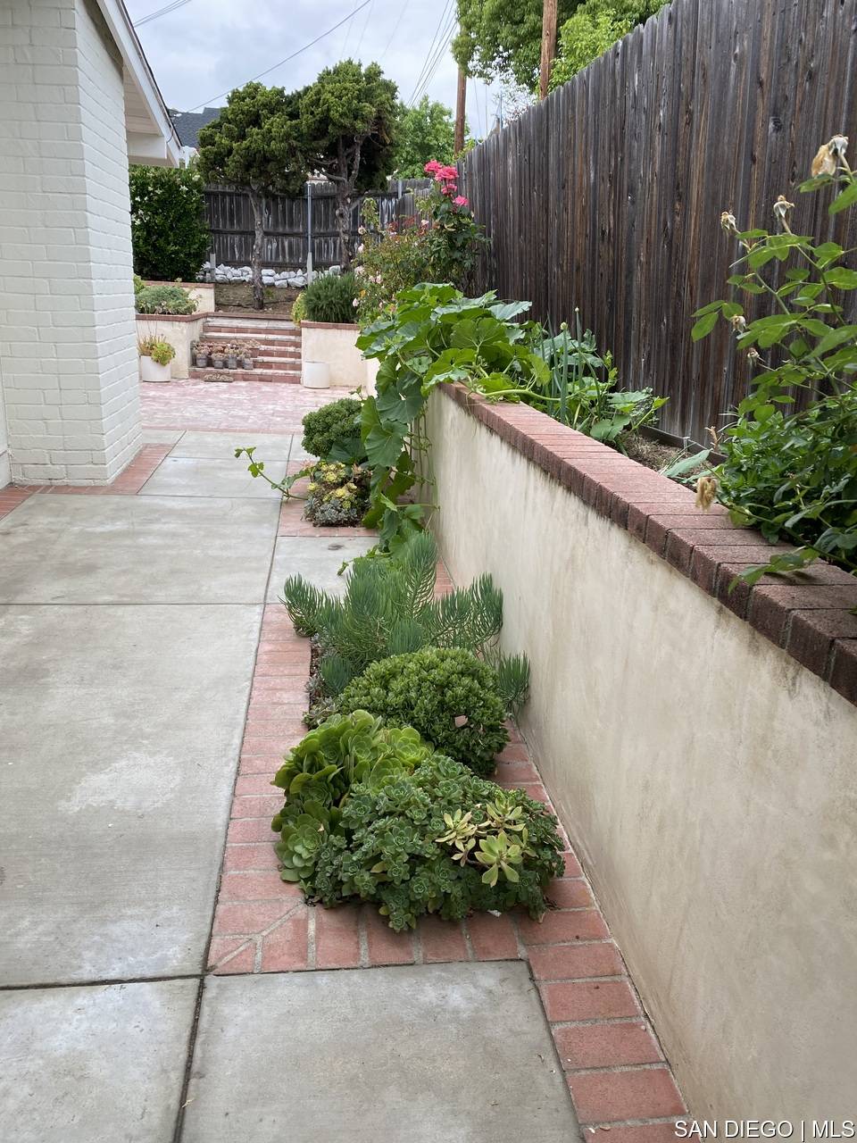 La Habra, CA 90631,2401 Canfield DR