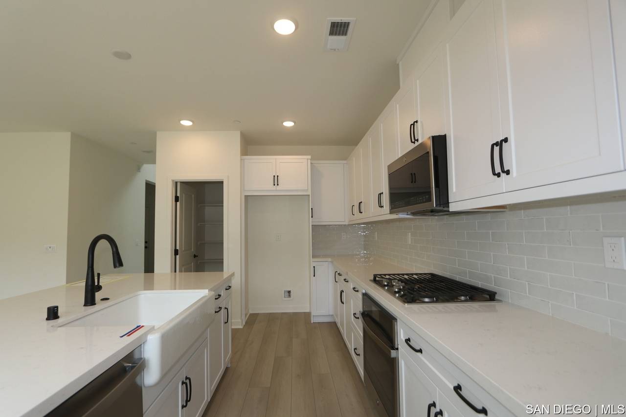 Fallbrook, CA 92028,637 Meadowood ST #317