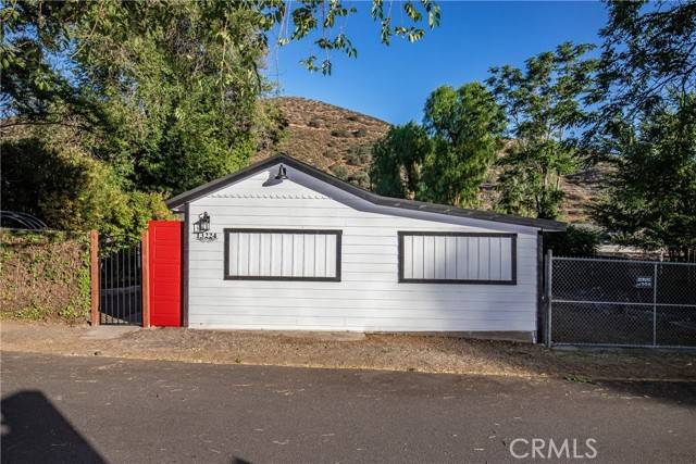 Agua Dulce, CA 91390,13224 Chrisco Street