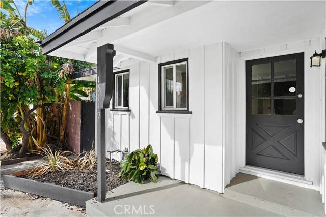 Van Nuys, CA 91405,15149 Gault Street