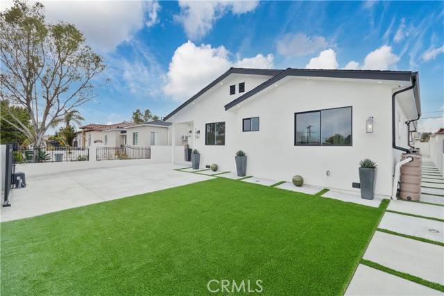 Sun Valley, CA 91352,11221 Runnymede Street