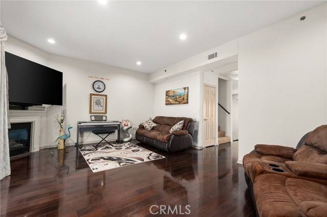 Sherman Oaks, CA 91411,5521 Kester Avenue #14