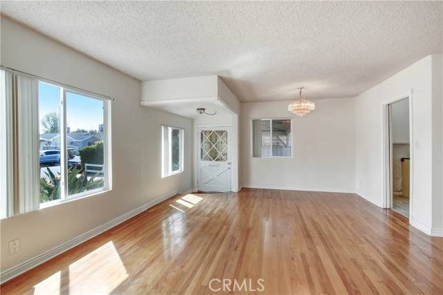 Van Nuys, CA 91406,7743 Paso Robles Avenue
