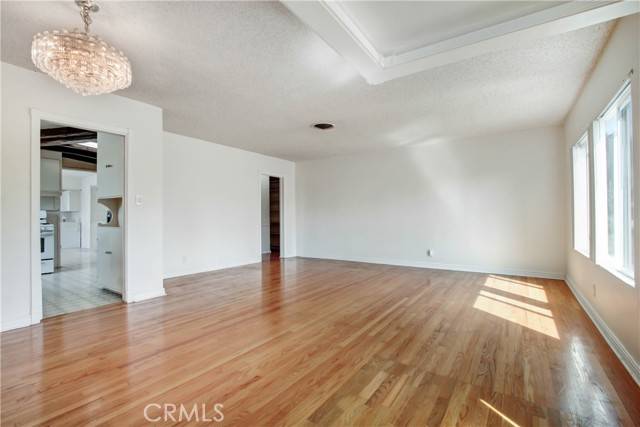 Van Nuys, CA 91406,7743 Paso Robles Avenue