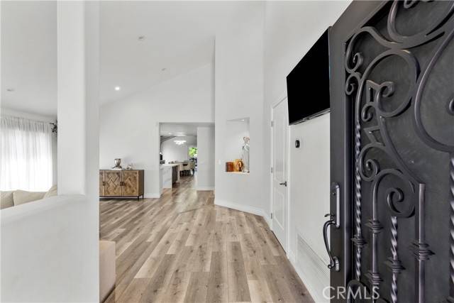 Van Nuys, CA 91406,15435 Cohasset Street