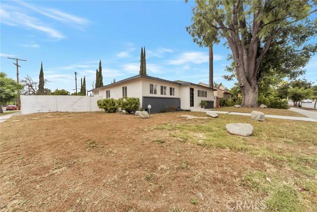 Lake Balboa, CA 91406,7005 Louise Avenue