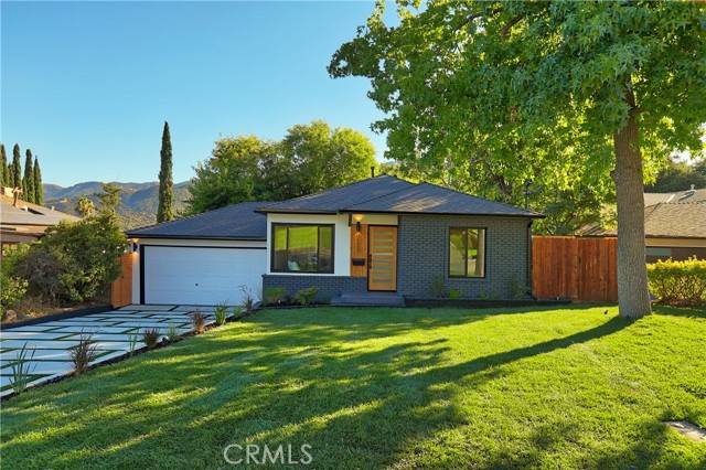 La Crescenta, CA 91214,3524 Community Avenue