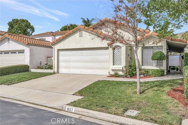 Simi Valley, CA 93065,807 Links View Drive