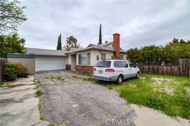 Arleta, CA 91331,8863 Canterbury