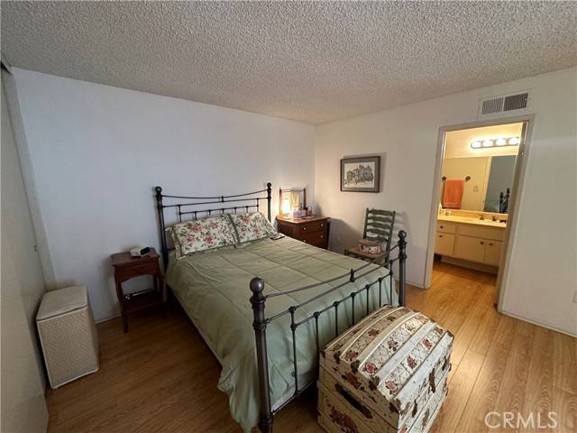 Chatsworth, CA 91311,10521 Larwin Avenue #6