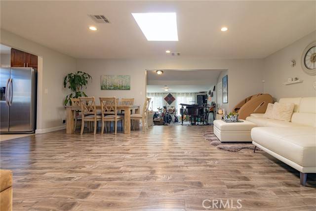 Panorama City, CA 91402,14626 Van Nuys Pl.