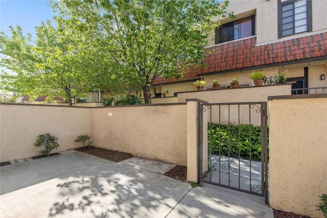 Canyon Country, CA 91387,27653 Ironstone Drive #1