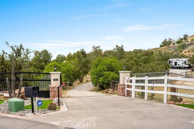 Agua Dulce, CA 91390,13580 Summit Knoll Road