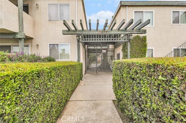 Granada Hills, CA 91344,10636 Woodley Avenue #8