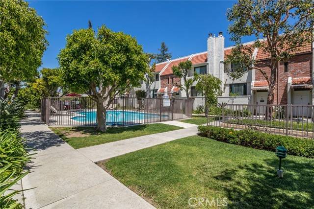 Lake Balboa, CA 91406,6540 Hayvenhurst Avenue #12