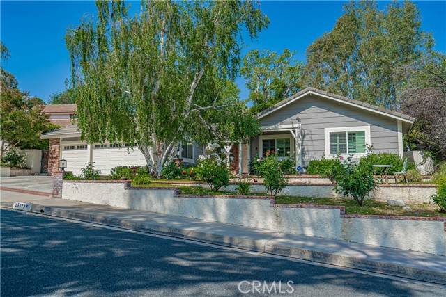 Newhall, CA 91321,25029 Highspring Avenue