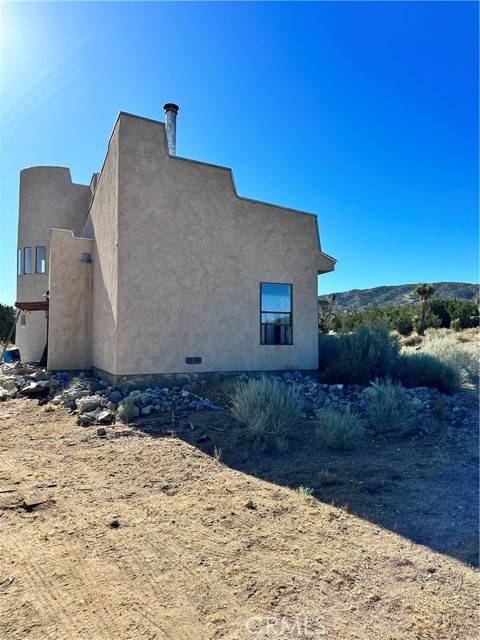 Llano, CA 93544,19750 Panorama Road