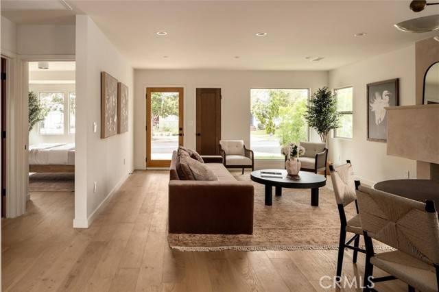 Los Angeles, CA 90045,8428 Regis Way