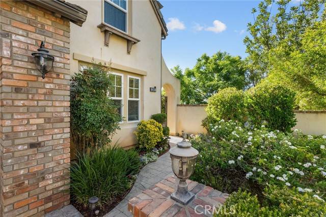 Valencia, CA 91381,25661 Birchleaf Court