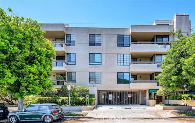 Sherman Oaks, CA 91403,15150 Dickens Street #107