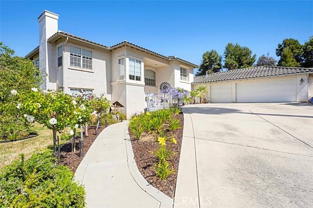 Vista, CA 92084,1957 Cresthaven Drive