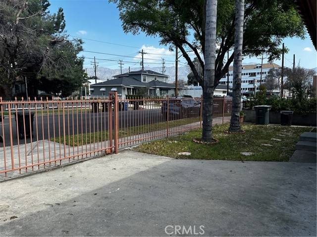 Burbank, CA 91506,924 W Clark Avenue