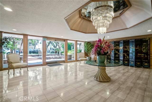 Beverly Hills, CA 90210,339 N Palm Drive #204