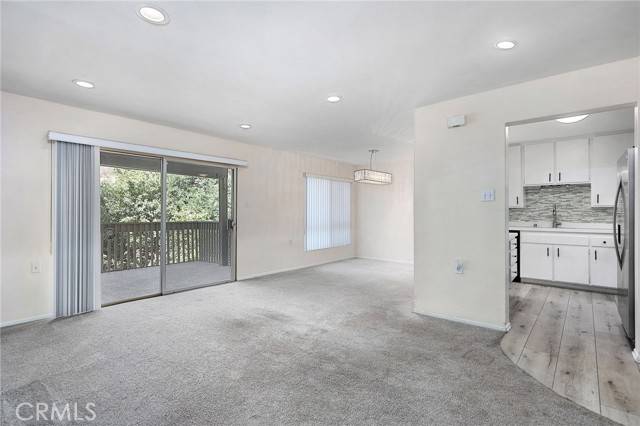 Thousand Oaks, CA 91360,327 Chestnut Hill Court #23