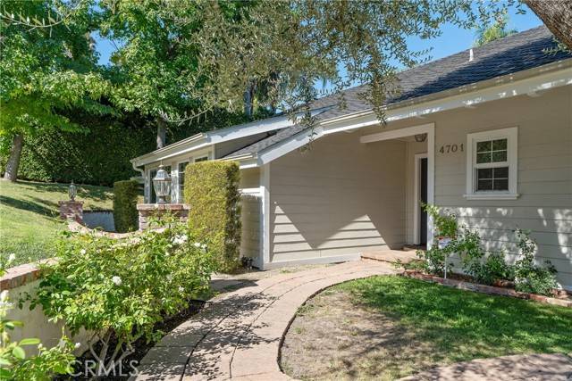 Encino, CA 91316,4701 White Oak Place