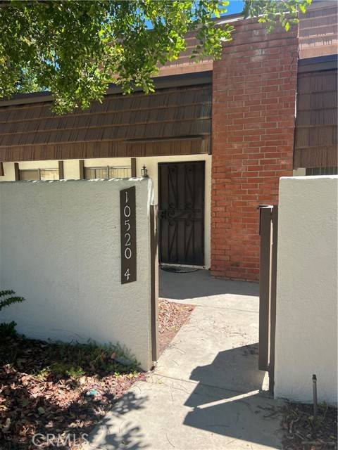 Chatsworth, CA 91311,10520 Larwin Avenue #4